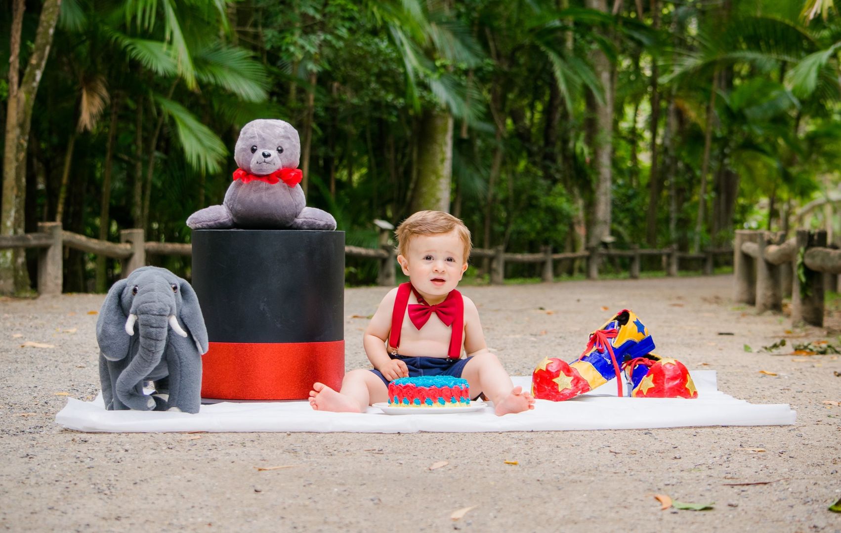 Foto Smash the Cake {Ian} - 1 aninho - Córrego Grande - Fotógrafa de Família Foto Smash the Cake {Ian} - 1 aninho - Córrego Grande - Fotógrafa de Família - Imagem 12