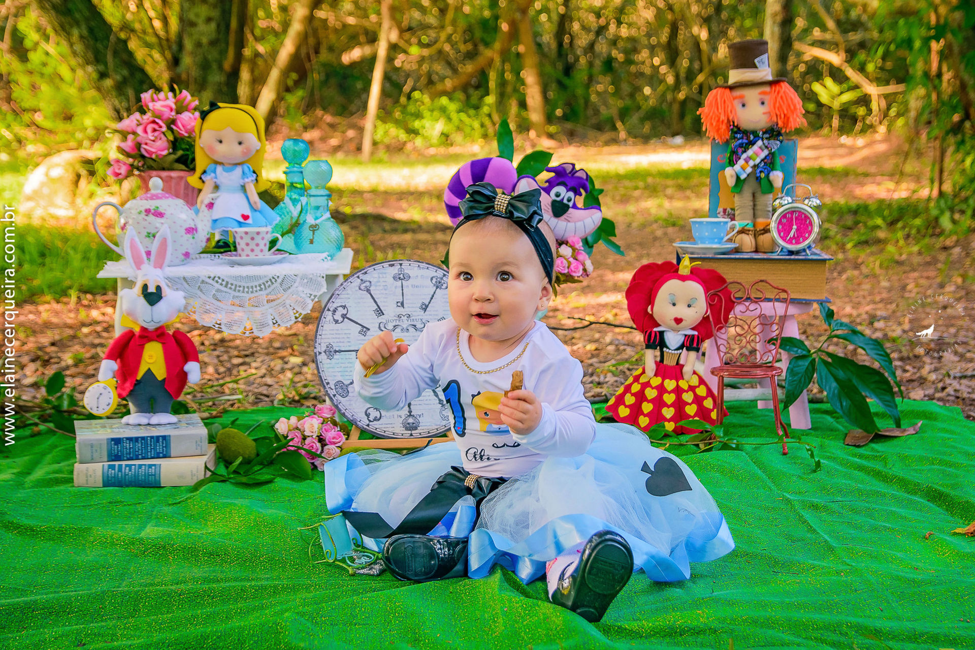 Foto Smash the Cake {Alice} - 1 ano - Parque de Coqueiros - Fotógrafa de Família Foto Smash the Cake {Alice} - 1 ano - Parque de Coqueiros - Fotógrafa de Família - Imagem 14