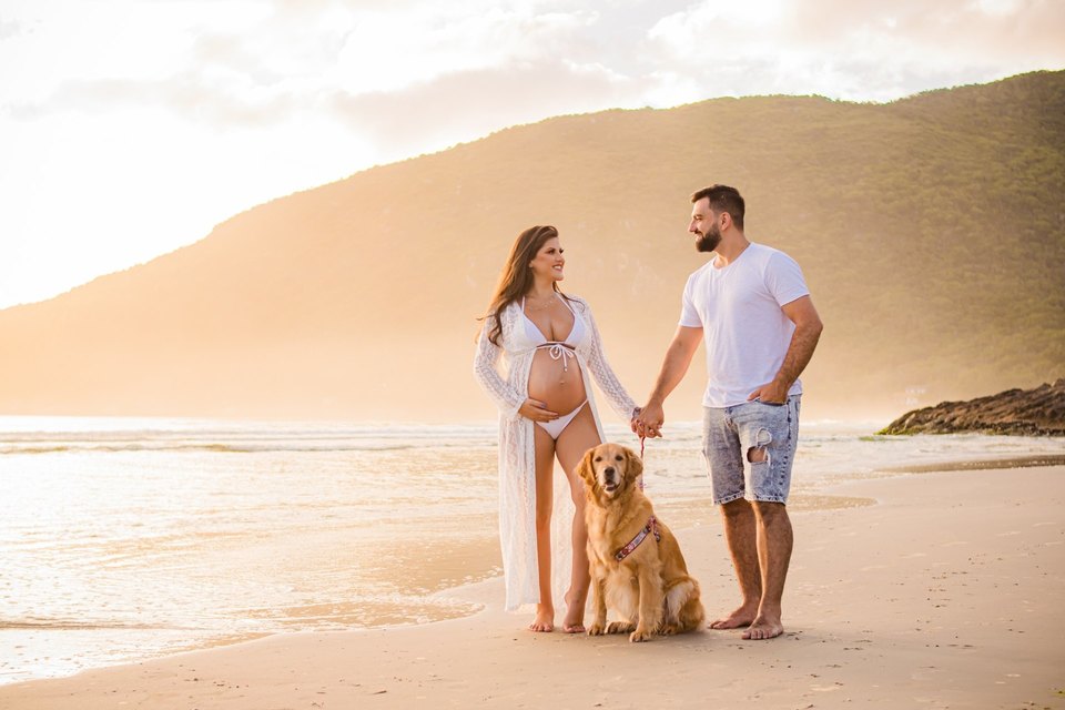 Ensaio Gestante - Aliani e Fernando - Praia do Matadeiro - Fotógrafa em Florianopolis