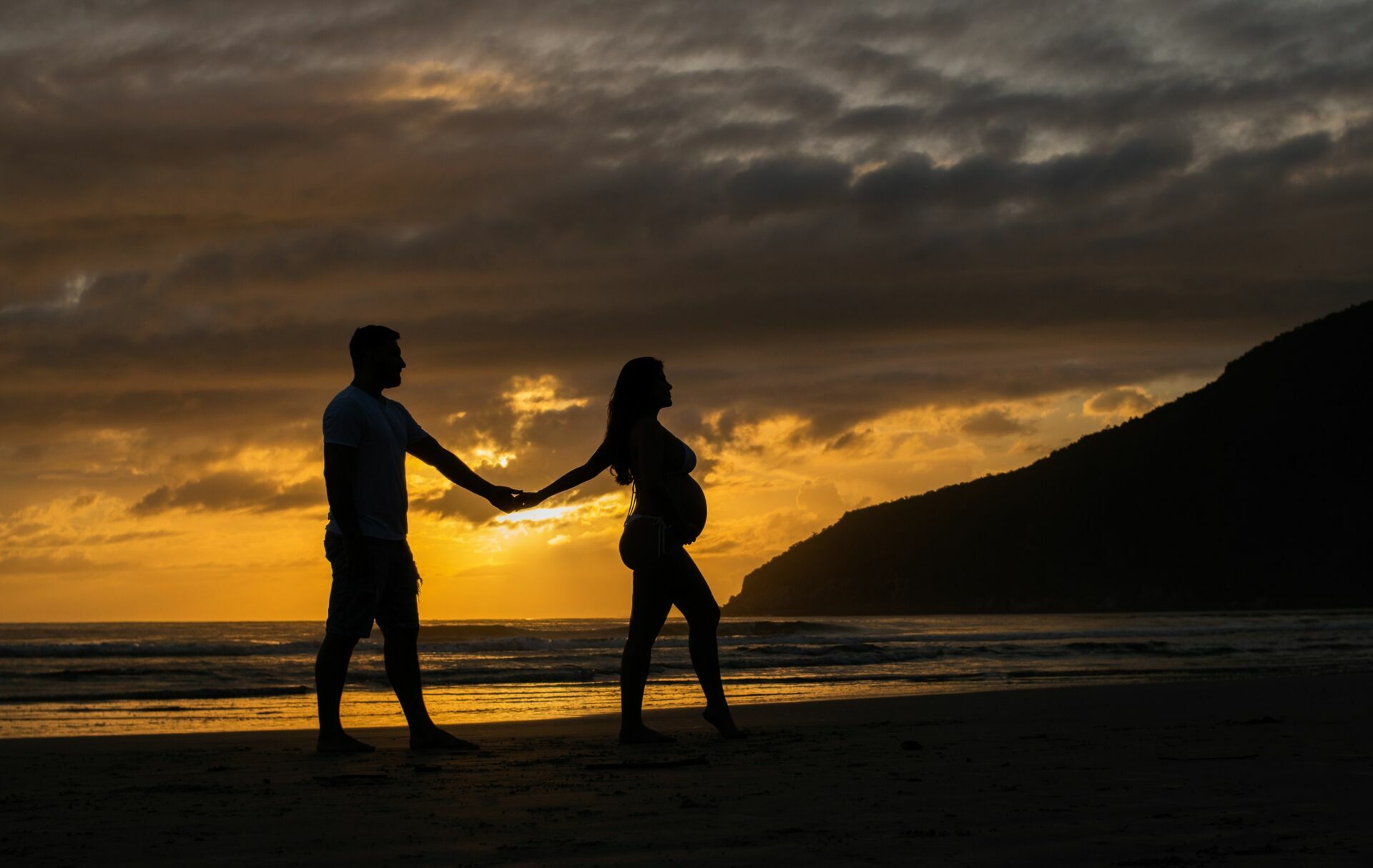 Foto Ensaio Gestante - Aliani e Fernando - Praia do Matadeiro - Fotógrafa de Família Foto Ensaio Gestante - Aliani e Fernando - Praia do Matadeiro - Fotógrafa de Família - Imagem 2