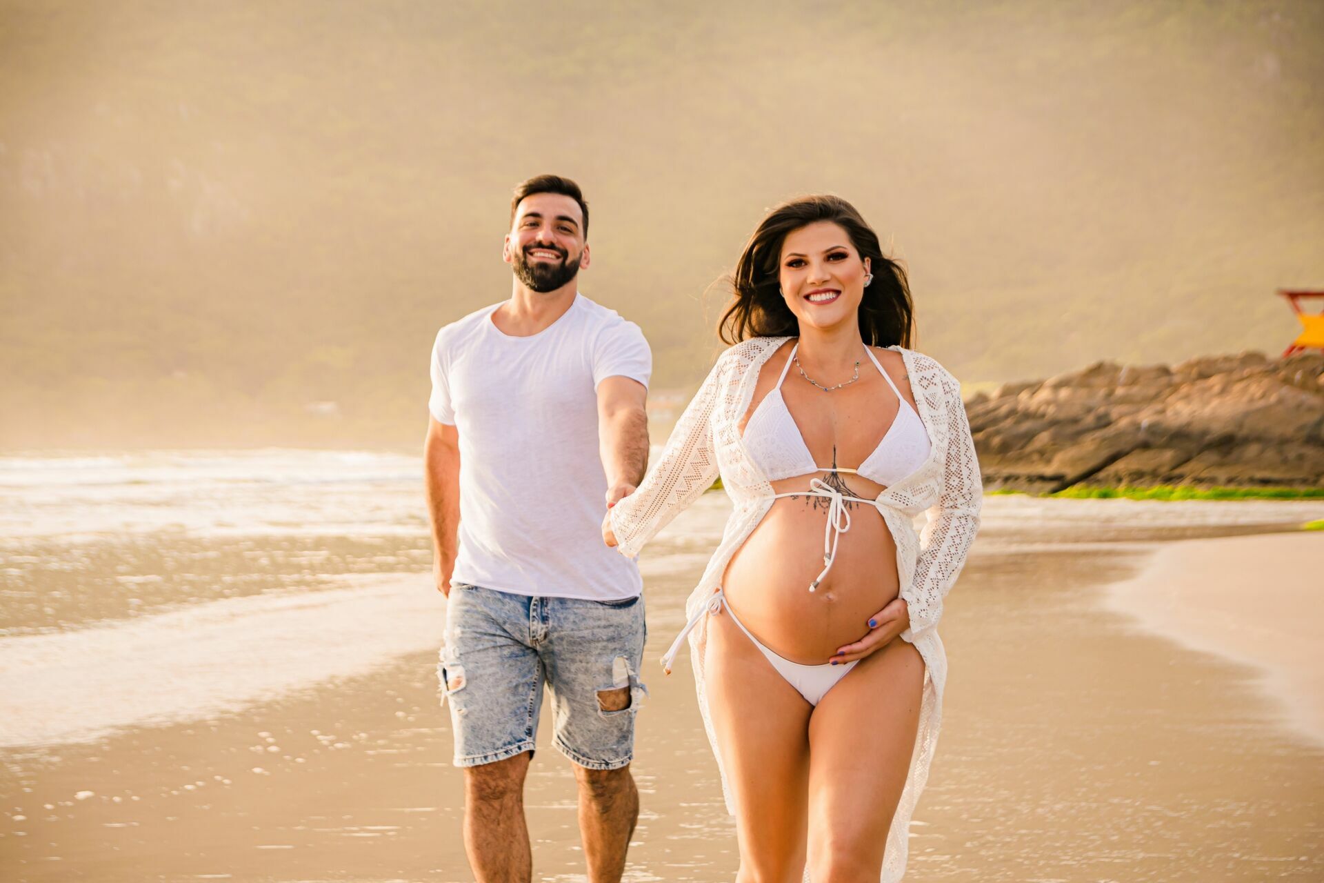 Foto Ensaio Gestante - Aliani e Fernando - Praia do Matadeiro - Fotógrafa de Família Foto Ensaio Gestante - Aliani e Fernando - Praia do Matadeiro - Fotógrafa de Família - Imagem 9