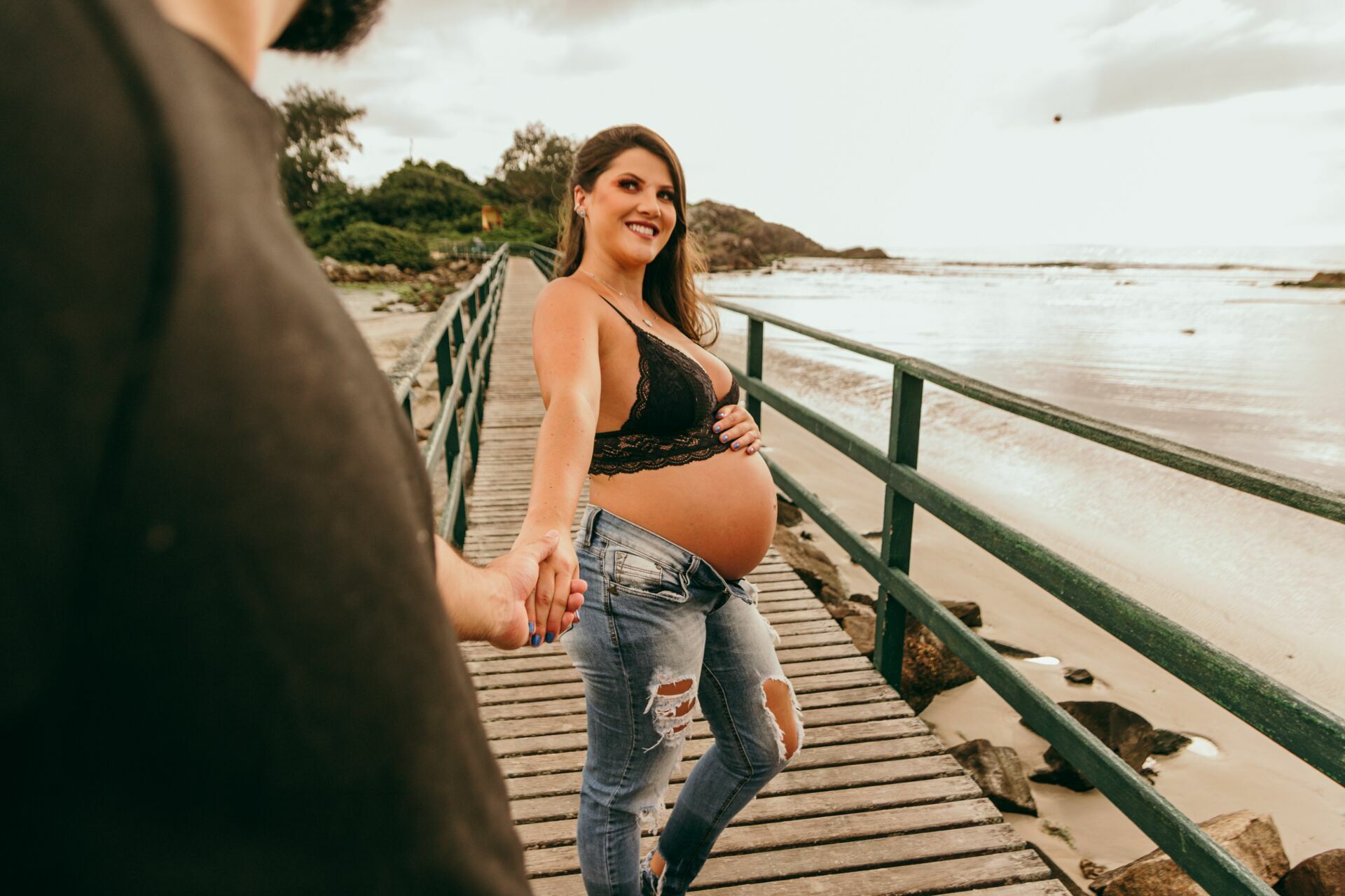 Foto Ensaio Gestante - Aliani e Fernando - Praia do Matadeiro - Fotógrafa de Família Foto Ensaio Gestante - Aliani e Fernando - Praia do Matadeiro - Fotógrafa de Família - Imagem 18