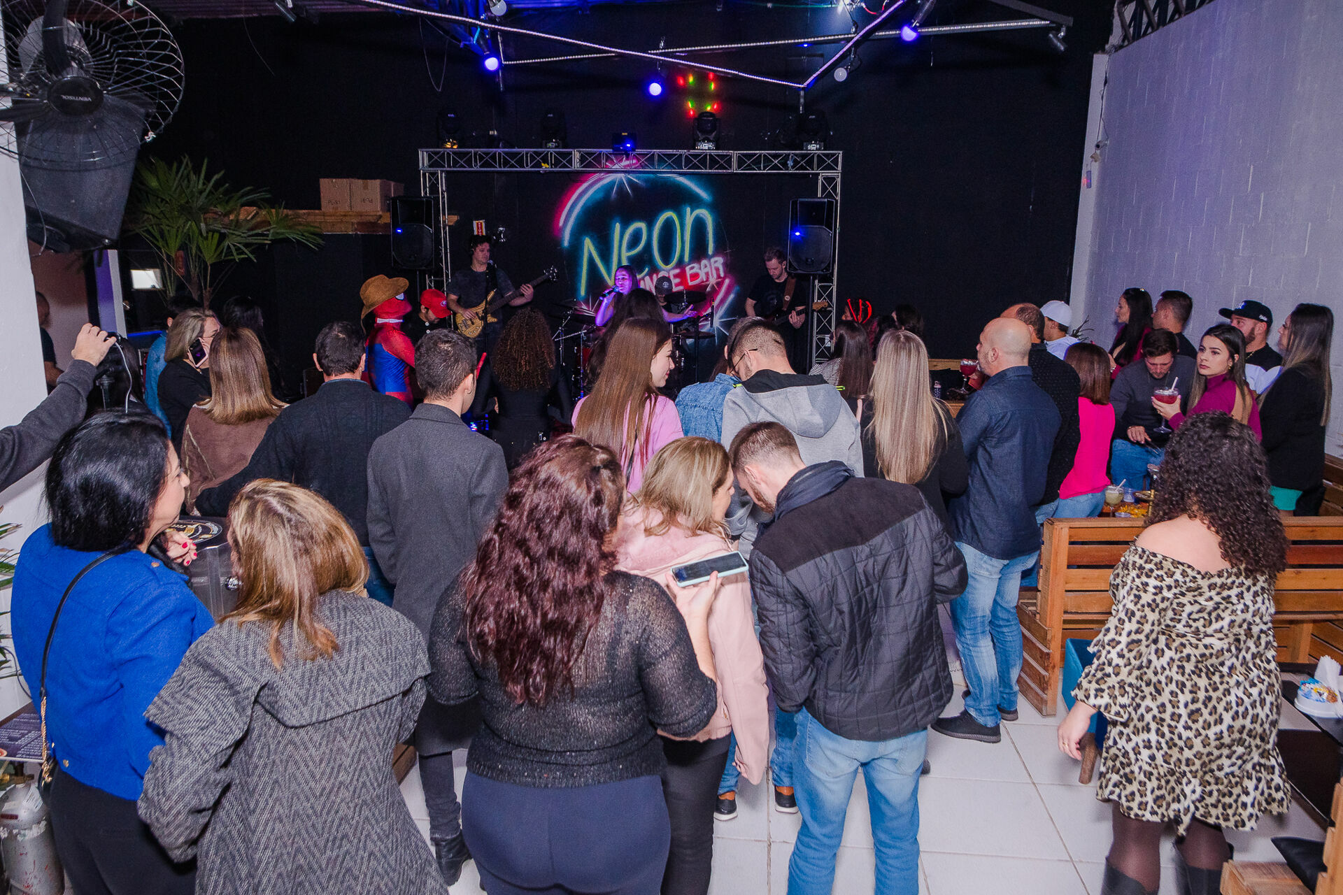 Foto Show da Flavia Abalem - Neon Louge Foto Show da Flavia Abalem - Neon Louge - Imagem 8