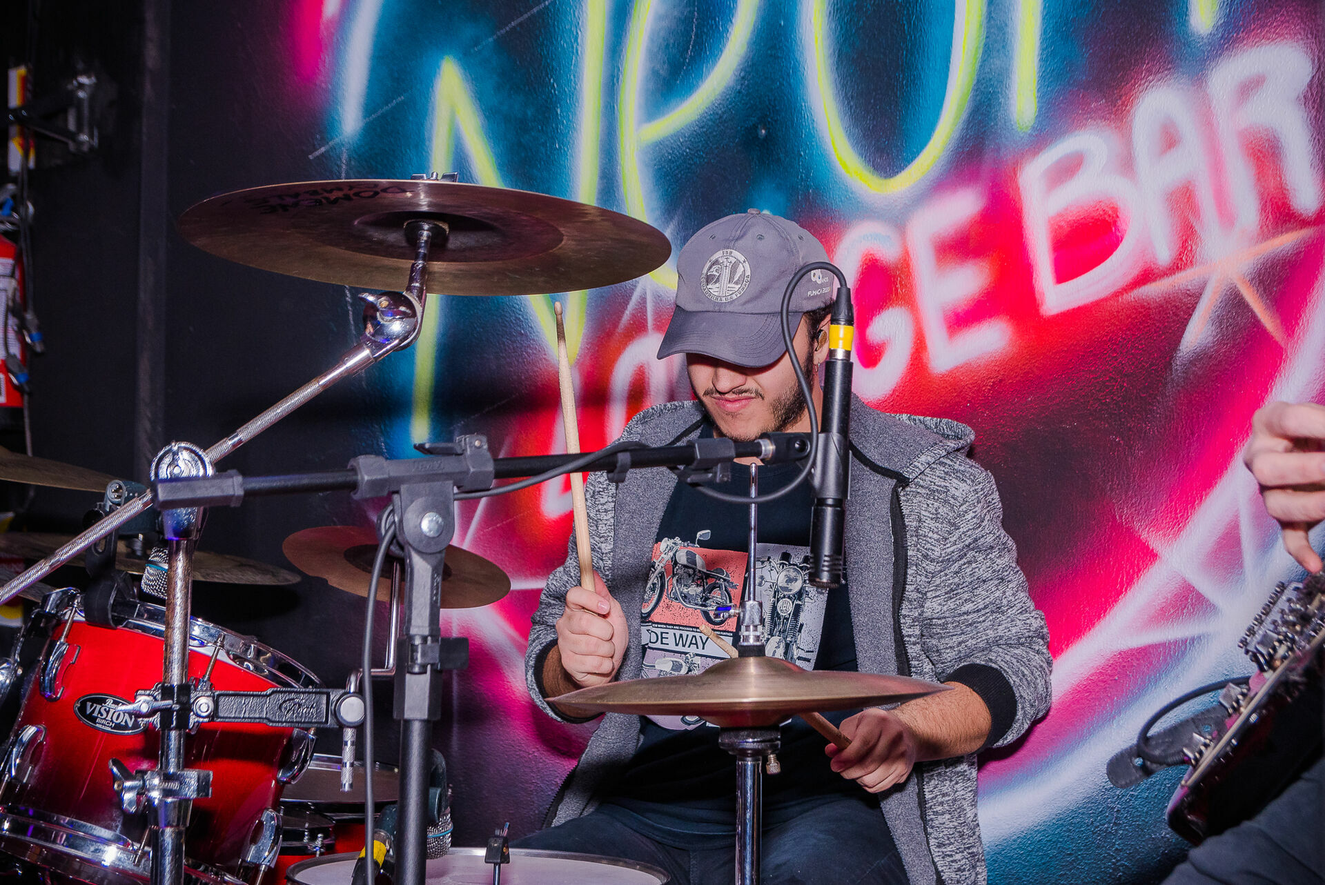 Foto Show da Flavia Abalem - Neon Louge Foto Show da Flavia Abalem - Neon Louge - Imagem 6