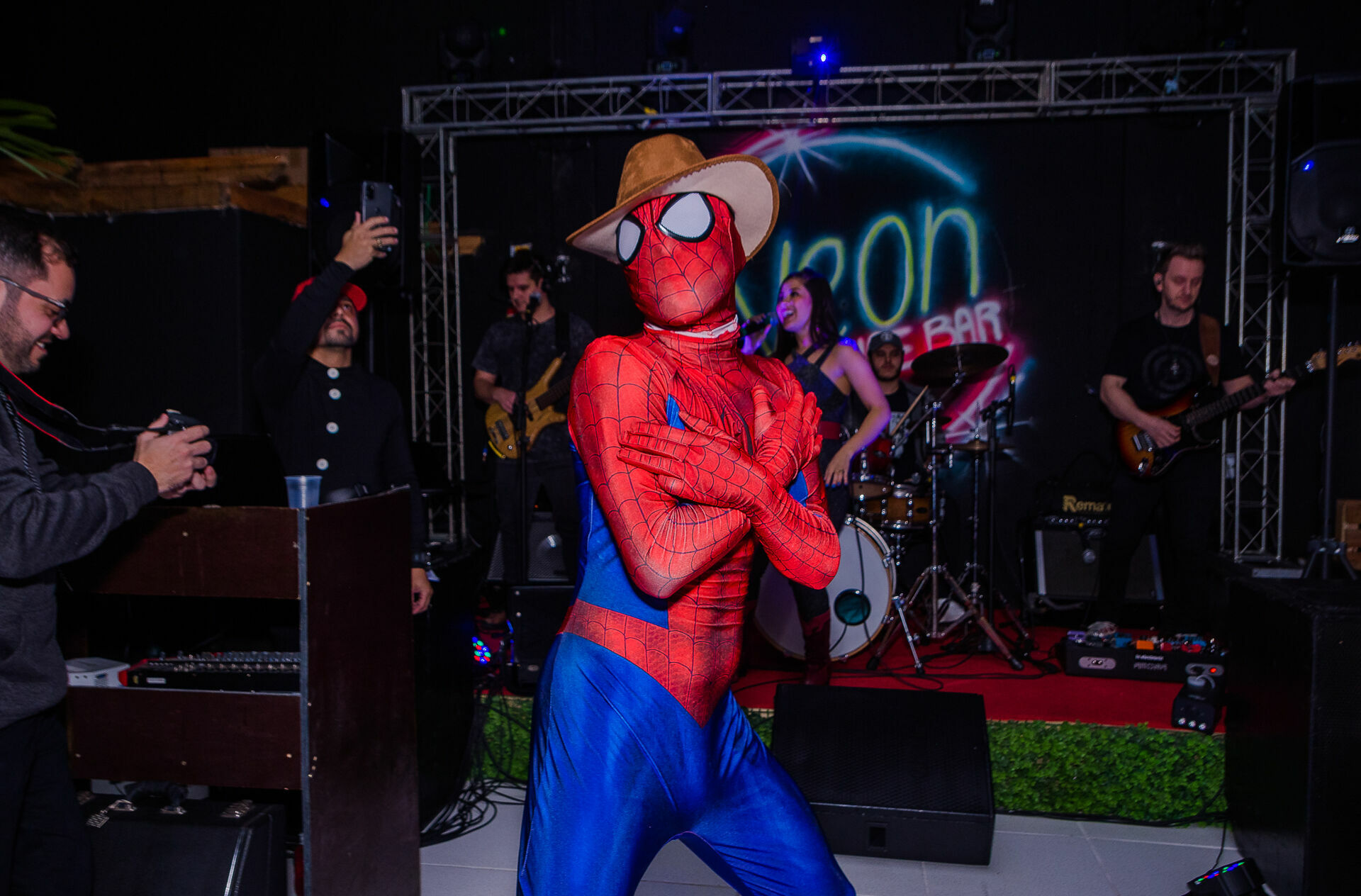 Foto Show da Flavia Abalem - Neon Louge Foto Show da Flavia Abalem - Neon Louge - Imagem 22