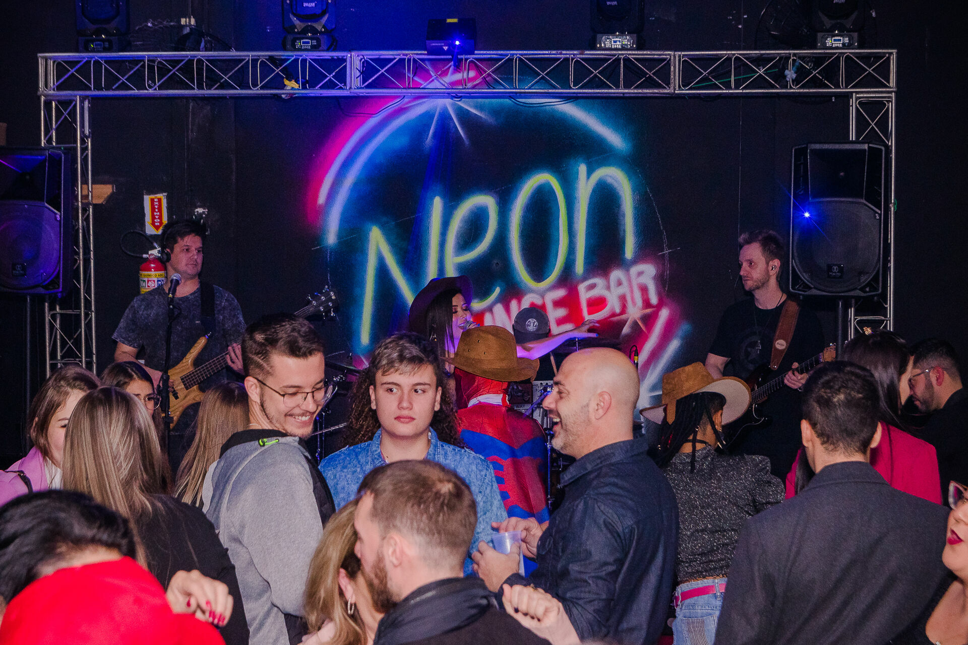 Foto Show da Flavia Abalem - Neon Louge Foto Show da Flavia Abalem - Neon Louge - Imagem 87