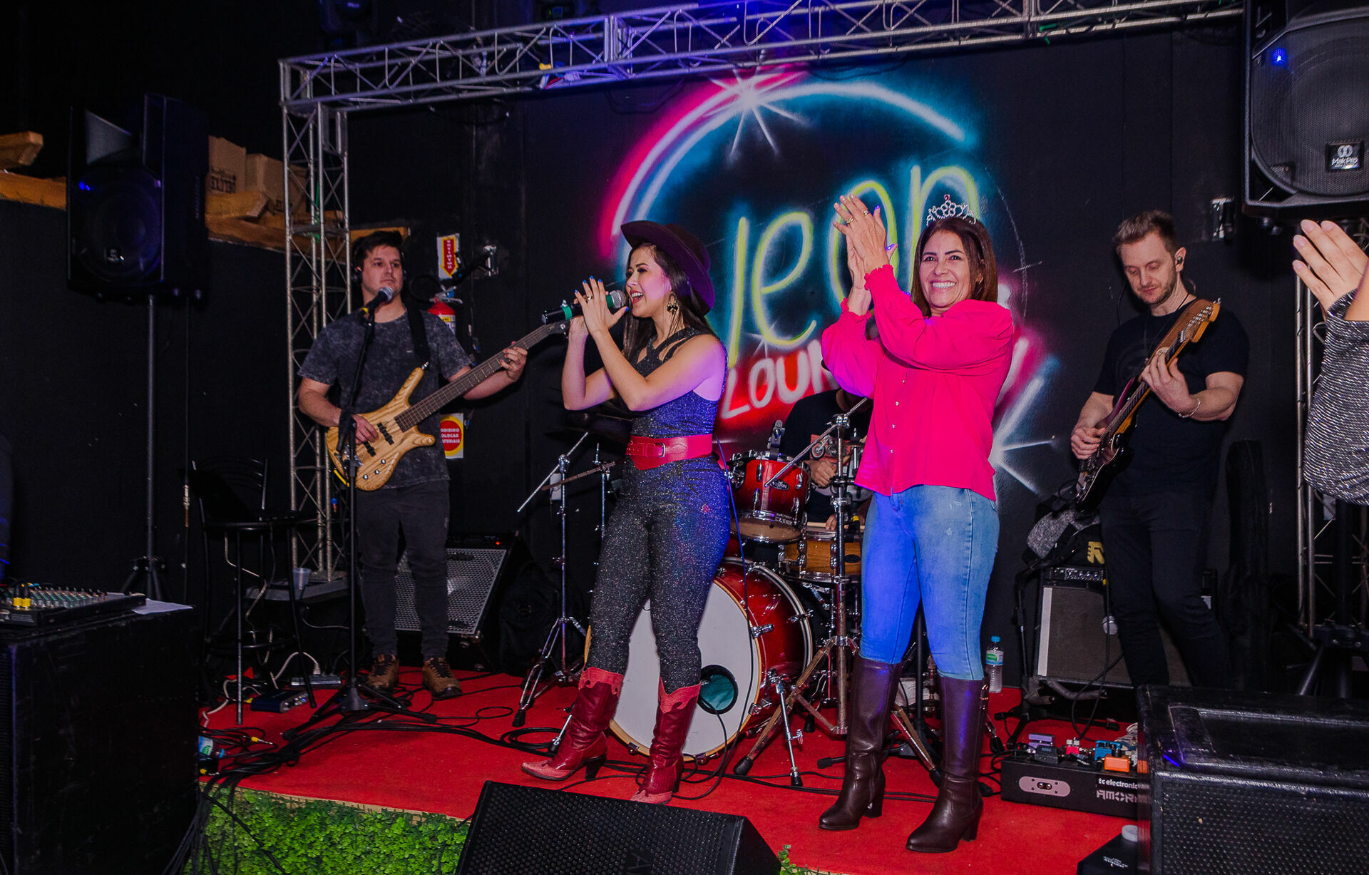 Foto Show da Flavia Abalem - Neon Louge Foto Show da Flavia Abalem - Neon Louge - Imagem 100
