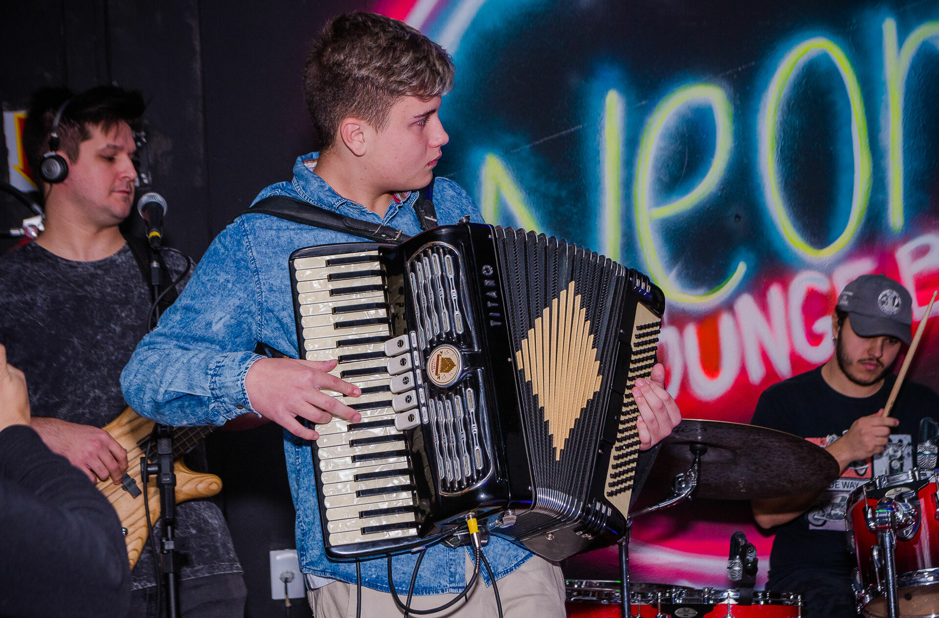 Foto Show da Flavia Abalem - Neon Louge Foto Show da Flavia Abalem - Neon Louge - Imagem 45