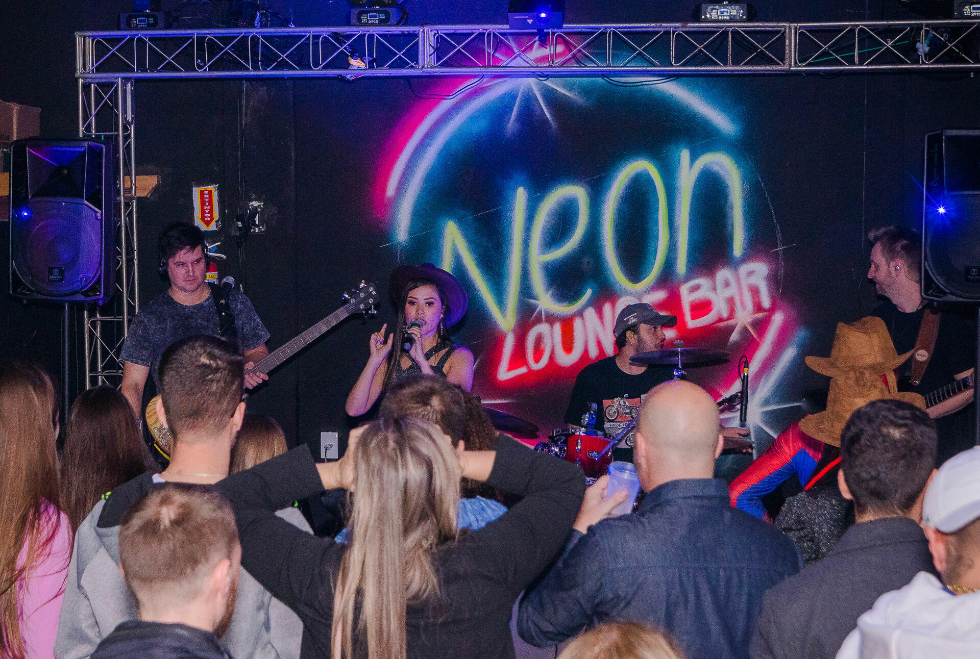 Foto Show da Flavia Abalem - Neon Louge Foto Show da Flavia Abalem - Neon Louge - Imagem 88
