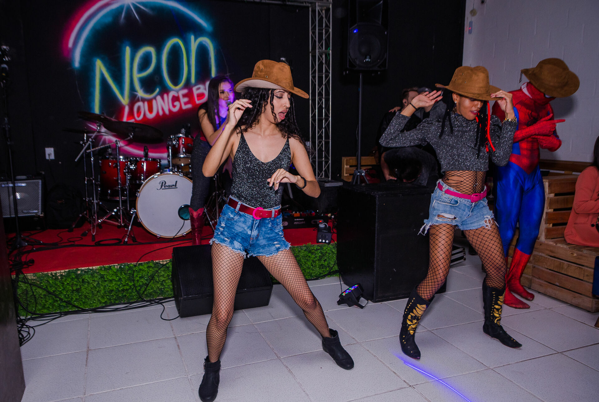 Foto Show da Flavia Abalem - Neon Louge Foto Show da Flavia Abalem - Neon Louge - Imagem 49