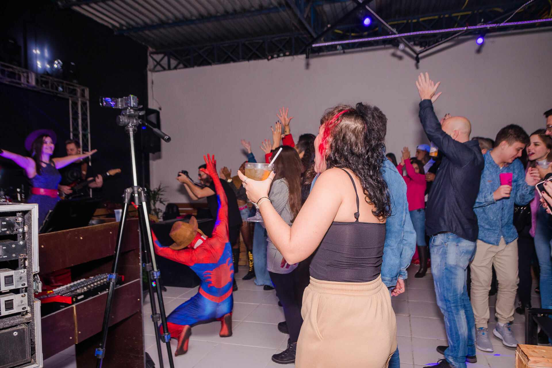 Foto Show da Flavia Abalem - Neon Louge Foto Show da Flavia Abalem - Neon Louge - Imagem 80